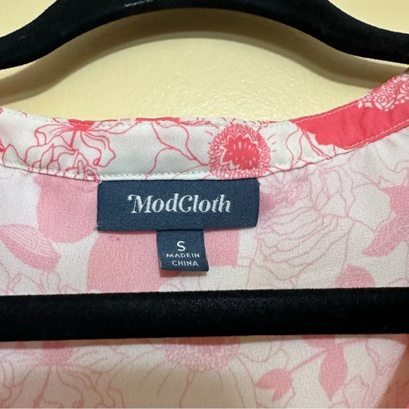 ModCloth Bit of Frill Sleeveless Top Blouse Small Pink Floral - Picture 7 of 11